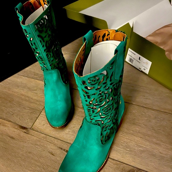 GLAMILLE laser cut design boots - Picture 5 of 13